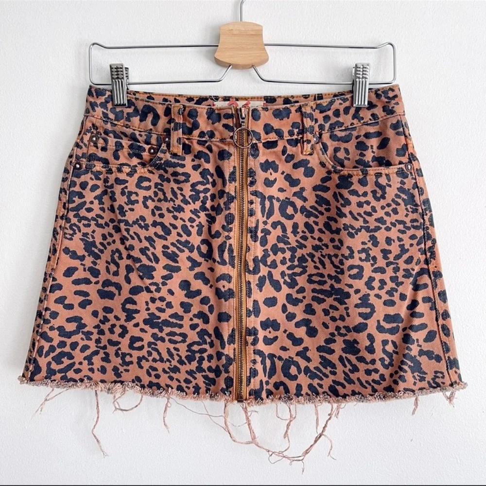 Free People We The Free Zip It Up Leopard Print Denim Mini Skirt Size 26 - Picture 1 of 14